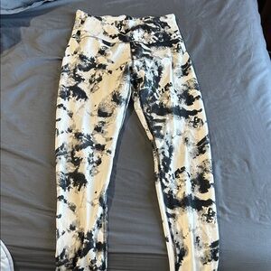 Marika balance collection Black Gray and White Abstract Leggings